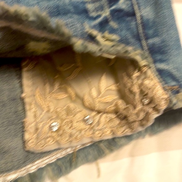 Antigo Shorts Slim Jean Shorts with lace pockets - Picture 4 of 4